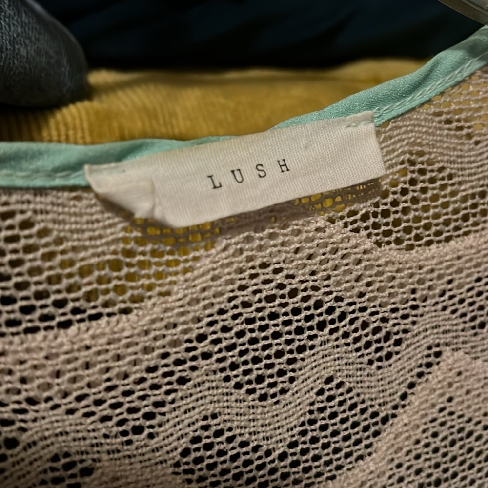 Lush | M - Picture 2 of 3